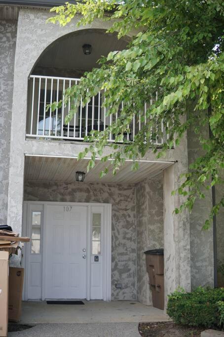 Lovely 2-Bedroom Condo W/Balcony And Free Parking ナッシュビル エクステリア 写真