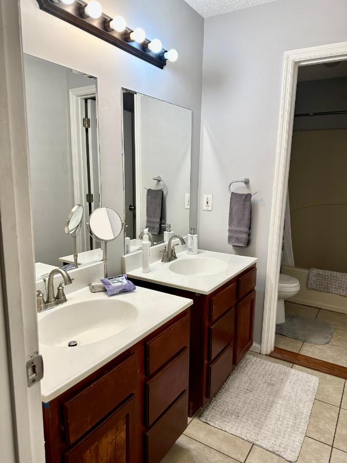 Lovely 2-Bedroom Condo W/Balcony And Free Parking ナッシュビル エクステリア 写真